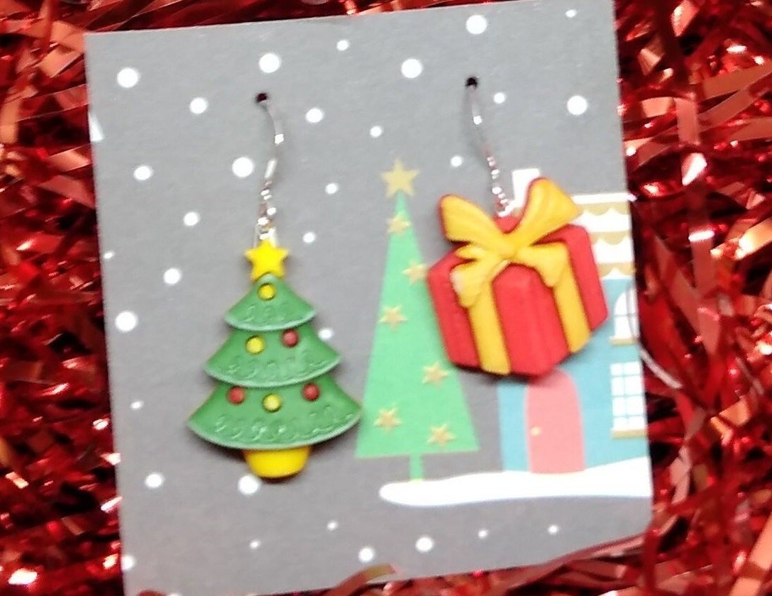 Christmas tree with present earrings